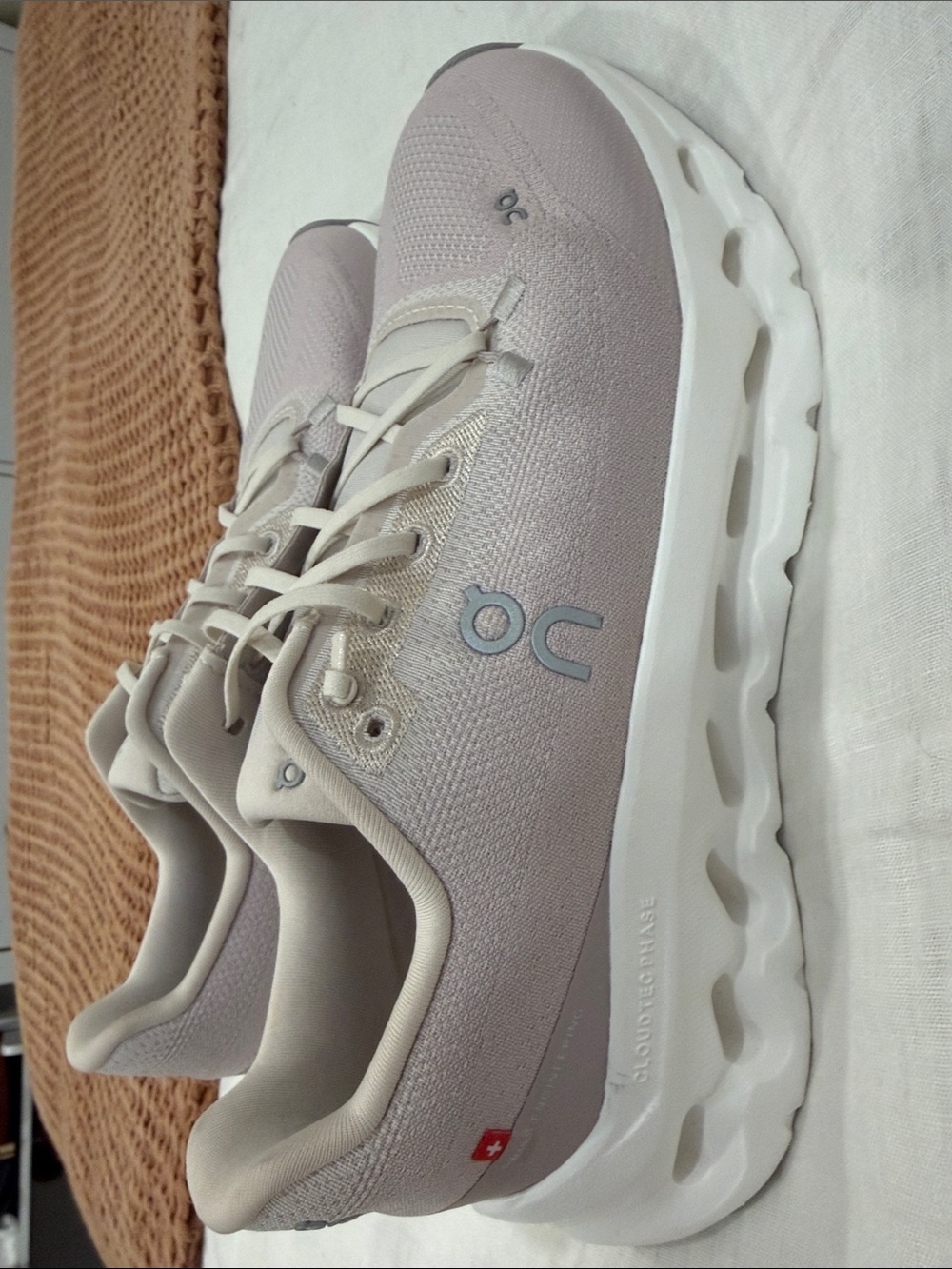 OnCloud women Cloudtilt lavender|white
BESTSELLER
$170 Running Sneakers Sz 9 NEW - Picture 10 of 10